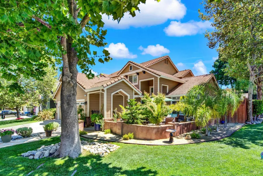 413 Crownpointe Circle Vacaville, CA 95687