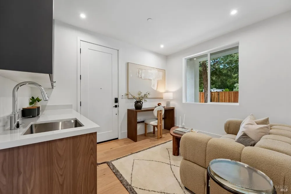 3746 Crown Hill Drive Santa Rosa, CA 95404