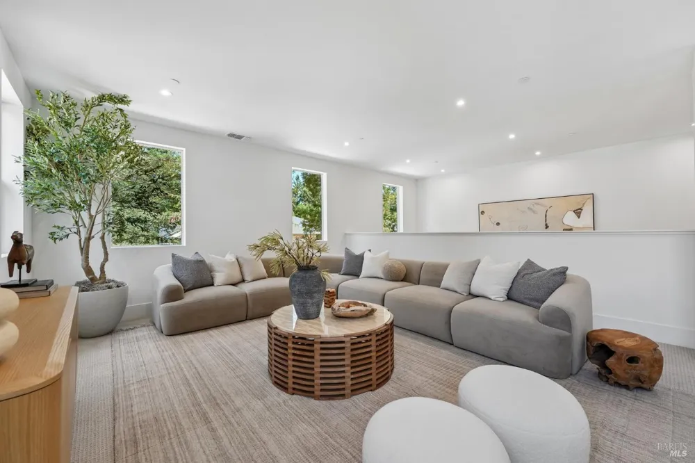 3746 Crown Hill Drive Santa Rosa, CA 95404
