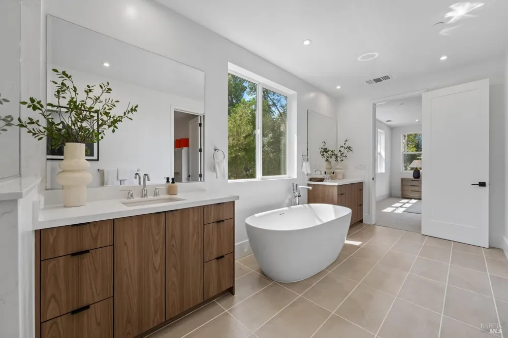 3746 Crown Hill Drive Santa Rosa, CA 95404