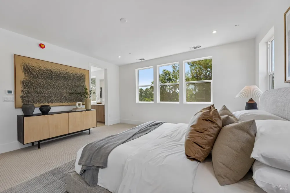 3746 Crown Hill Drive Santa Rosa, CA 95404
