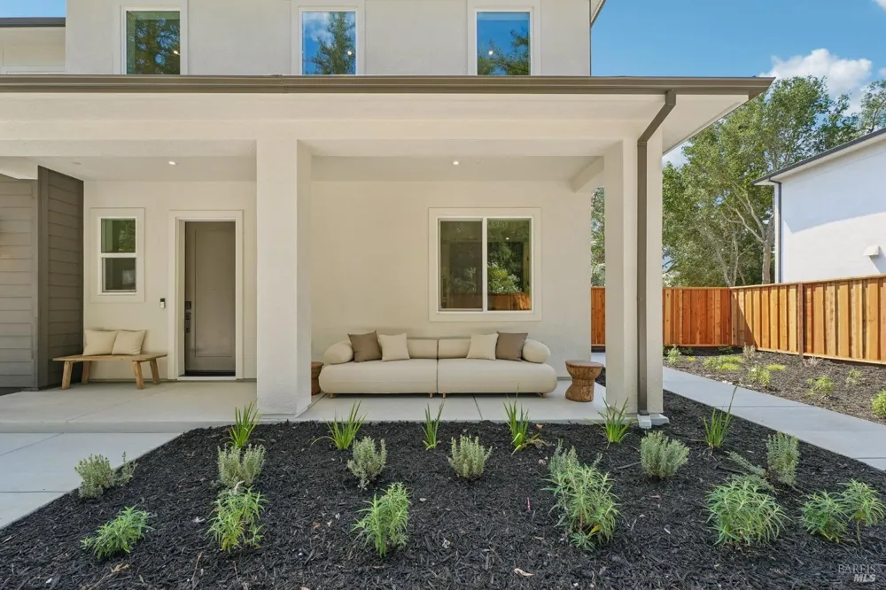 3746 Crown Hill Drive Santa Rosa, CA 95404