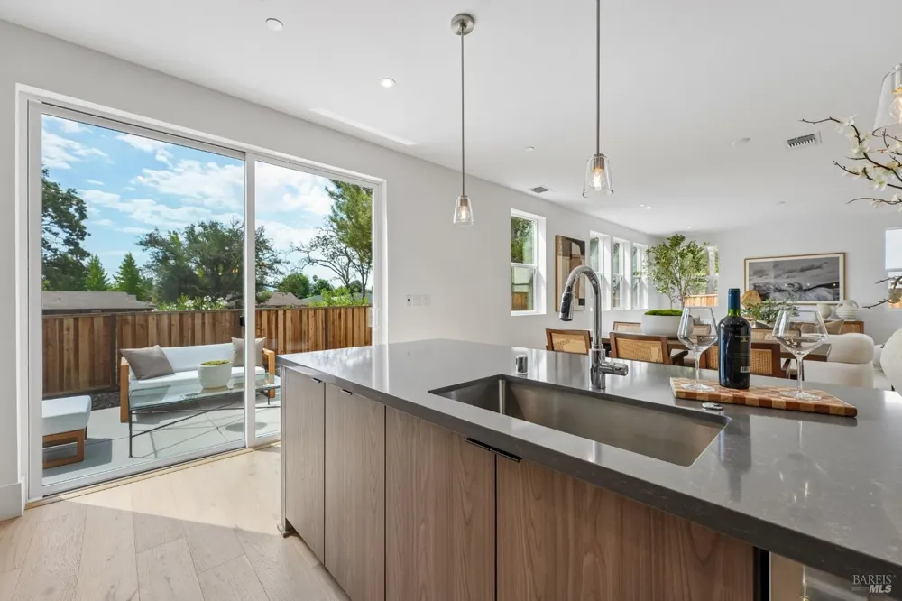 3746 Crown Hill Drive Santa Rosa, CA 95404