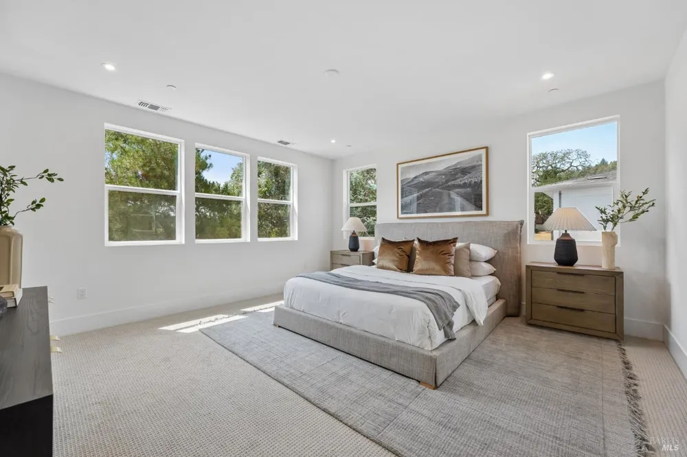 3746 Crown Hill Drive Santa Rosa, CA 95404