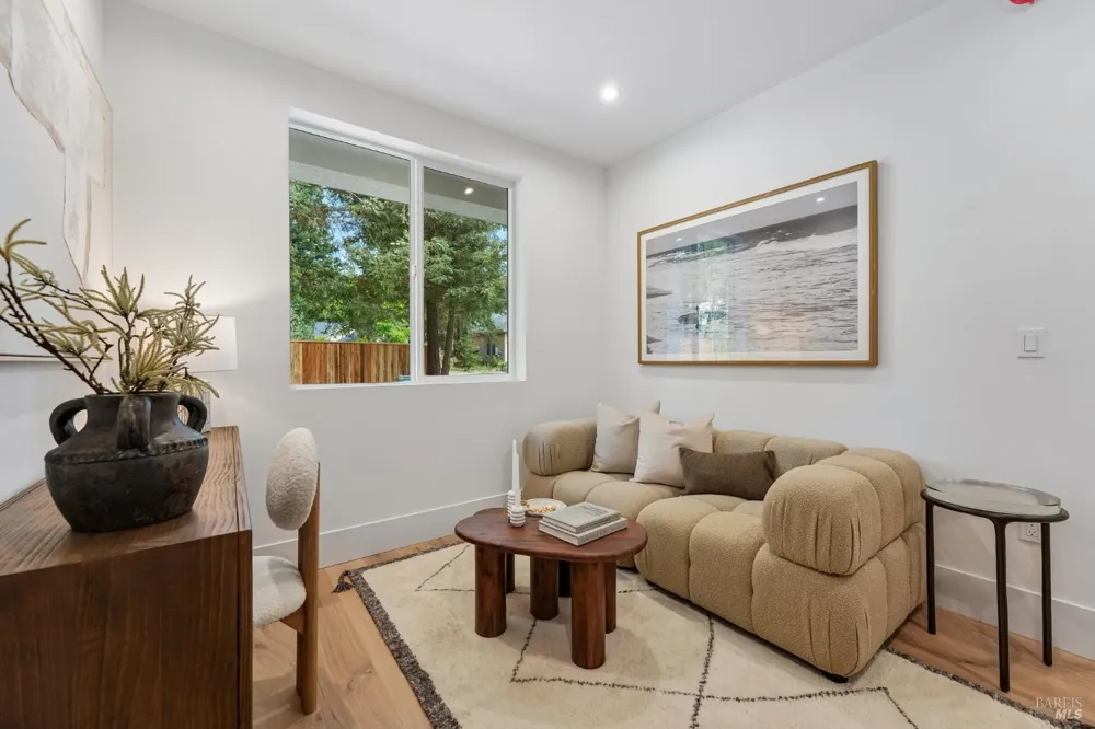3746 Crown Hill Drive Santa Rosa, CA 95404