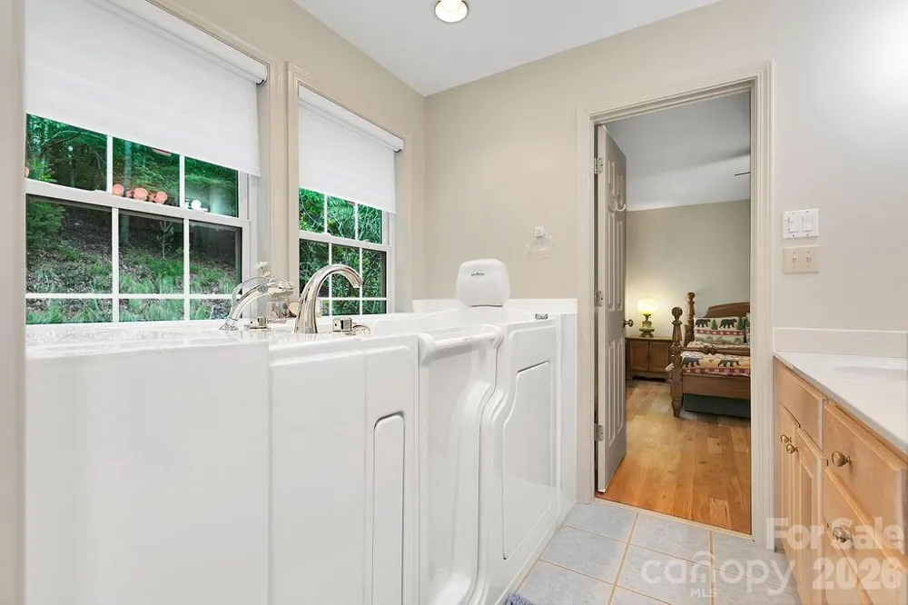 144 Lakeland Drive Pisgah Forest, NC 28768