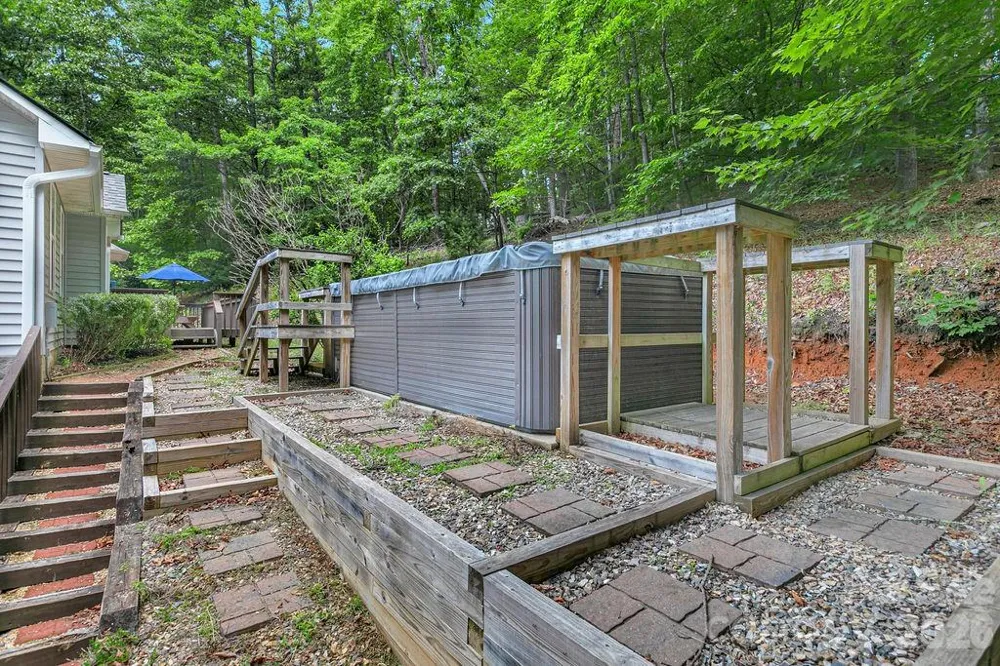 144 Lakeland Drive Pisgah Forest, NC 28768