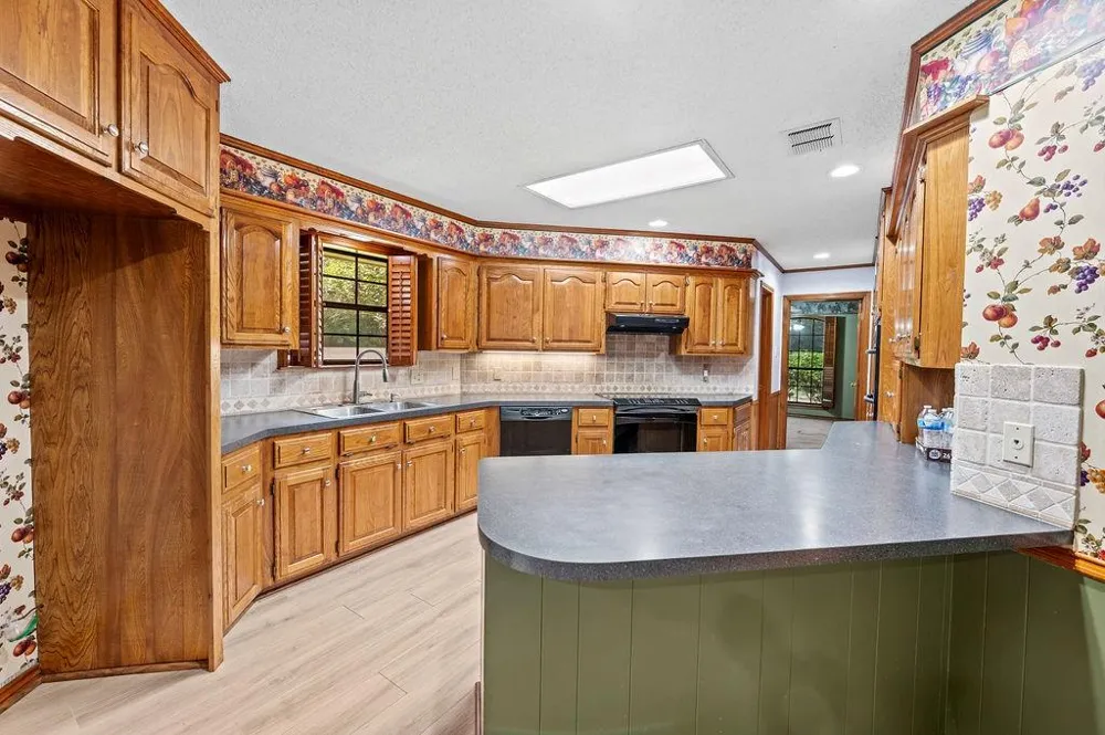 1749 E Us Highway 84 Palestine, TX 75801