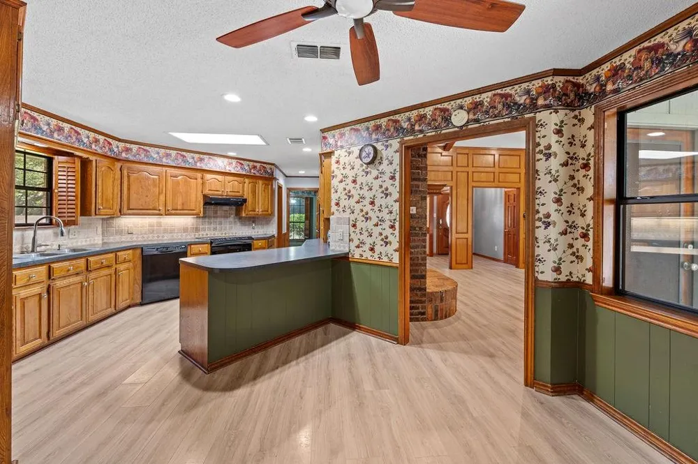 1749 E Us Highway 84 Palestine, TX 75801