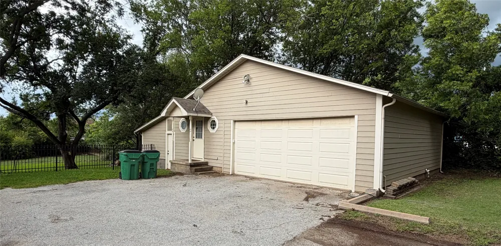 445 W Belknap Street Jacksboro, TX 76458