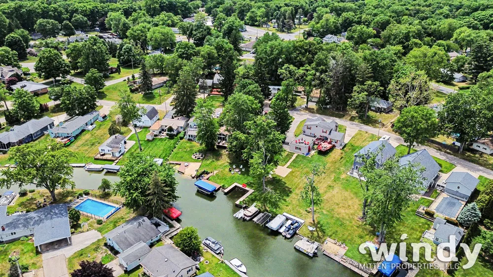 4936 Shoreview Drive Coloma, MI 49038