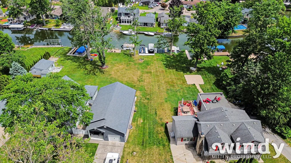 4936 Shoreview Drive Coloma, MI 49038