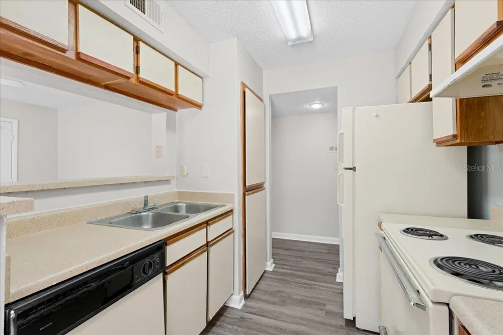 8641 FANCY FINCH DRIVE #102 Tampa, FL 33614