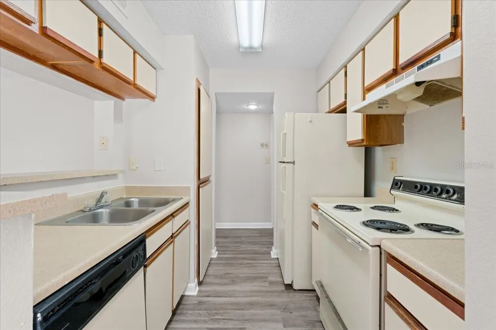 8641 FANCY FINCH DRIVE #102 Tampa, FL 33614