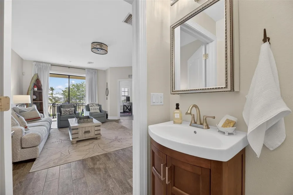 6408 MAYRA SHORES LANE Apollo Beach, FL 33572