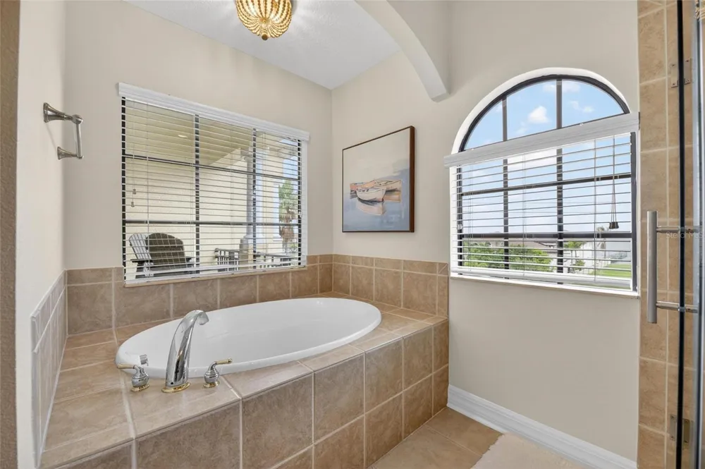 6408 MAYRA SHORES LANE Apollo Beach, FL 33572