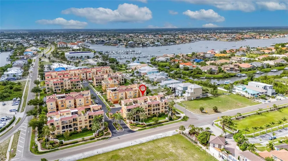 6408 MAYRA SHORES LANE Apollo Beach, FL 33572