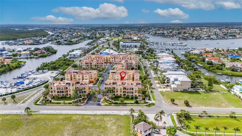 6408 MAYRA SHORES LANE Apollo Beach, FL 33572