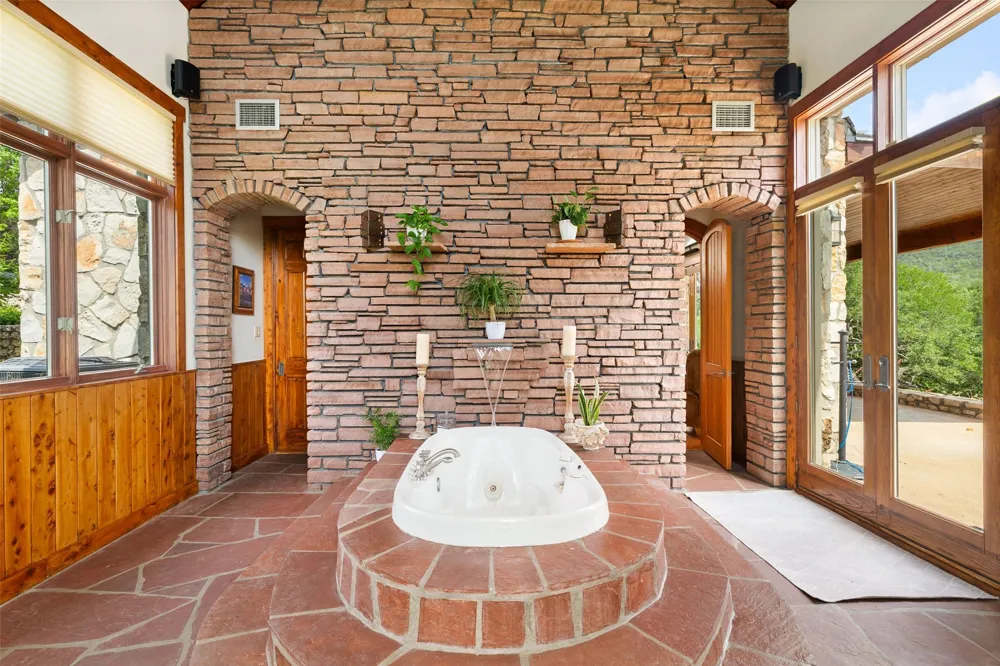 16407 Jackson Street Volente, TX 78641