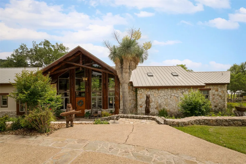 16407 Jackson Street Volente, TX 78641