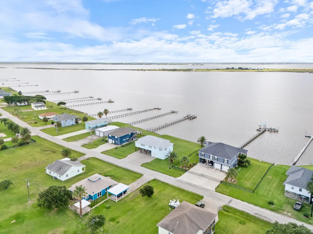 1730 W Bayshore Drive Palacios, TX 77465
