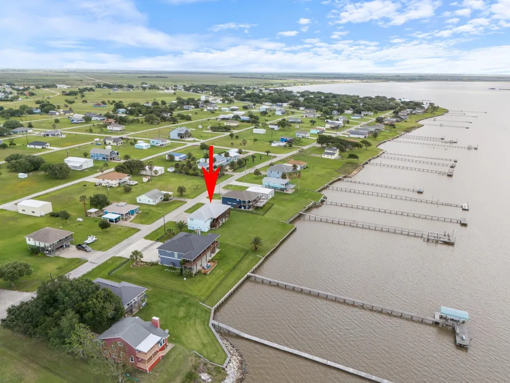 1730 W Bayshore Drive Palacios, TX 77465