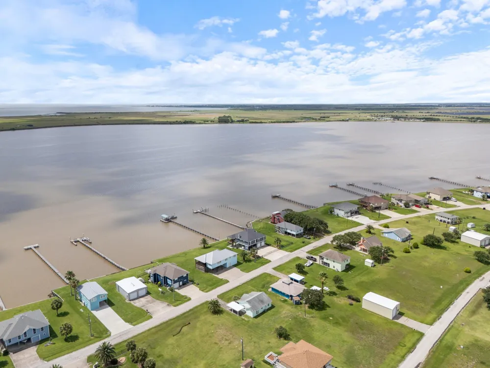 1730 W Bayshore Drive Palacios, TX 77465