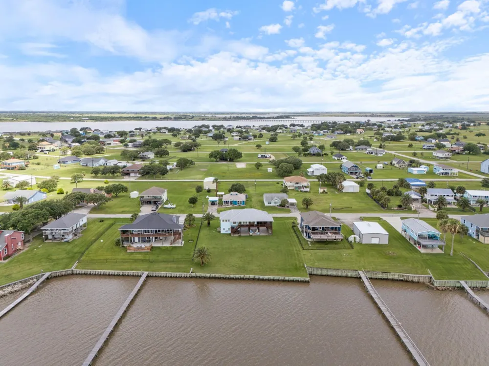1730 W Bayshore Drive Palacios, TX 77465