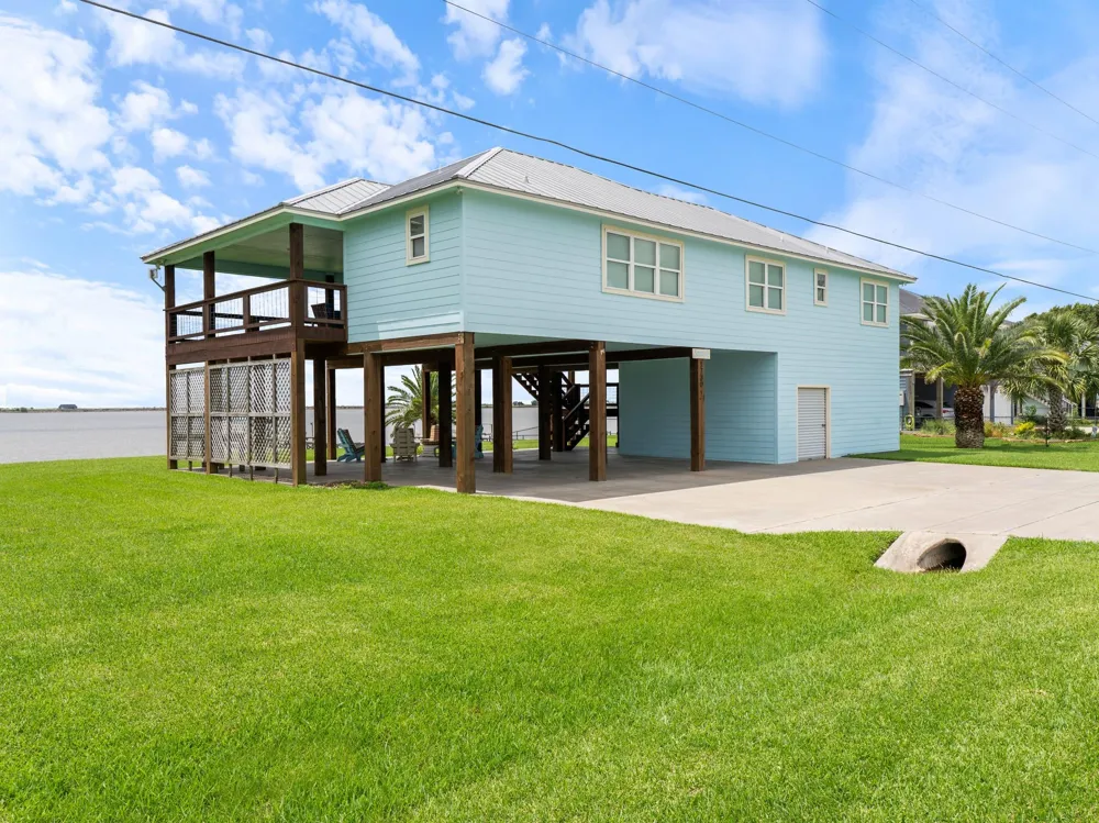 1730 W Bayshore Drive Palacios, TX 77465