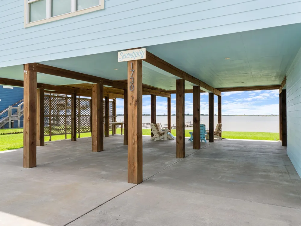 1730 W Bayshore Drive Palacios, TX 77465