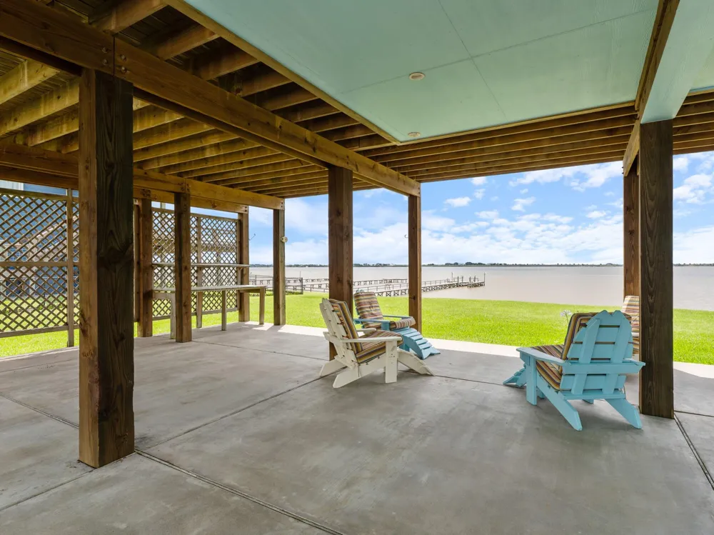 1730 W Bayshore Drive Palacios, TX 77465