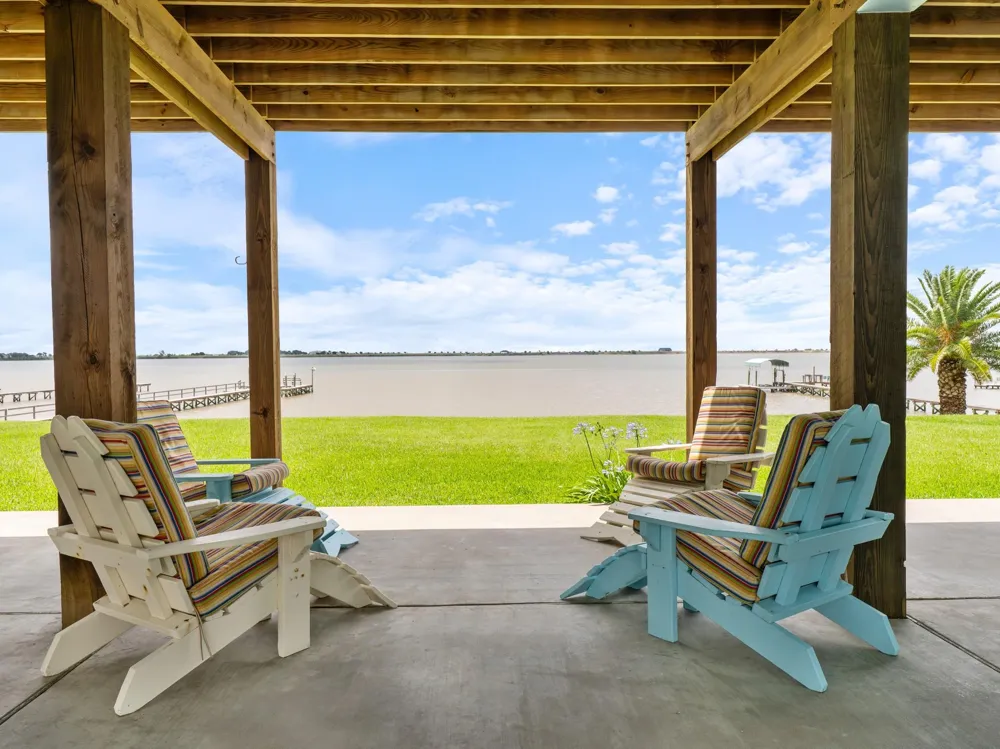 1730 W Bayshore Drive Palacios, TX 77465