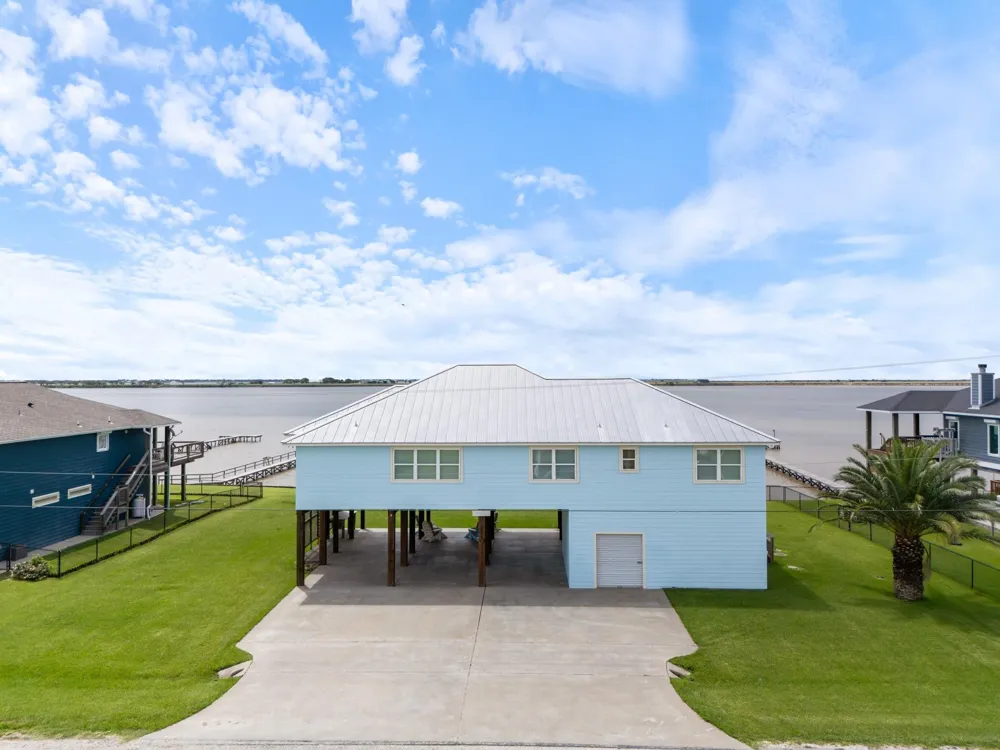 1730 W Bayshore Drive Palacios, TX 77465