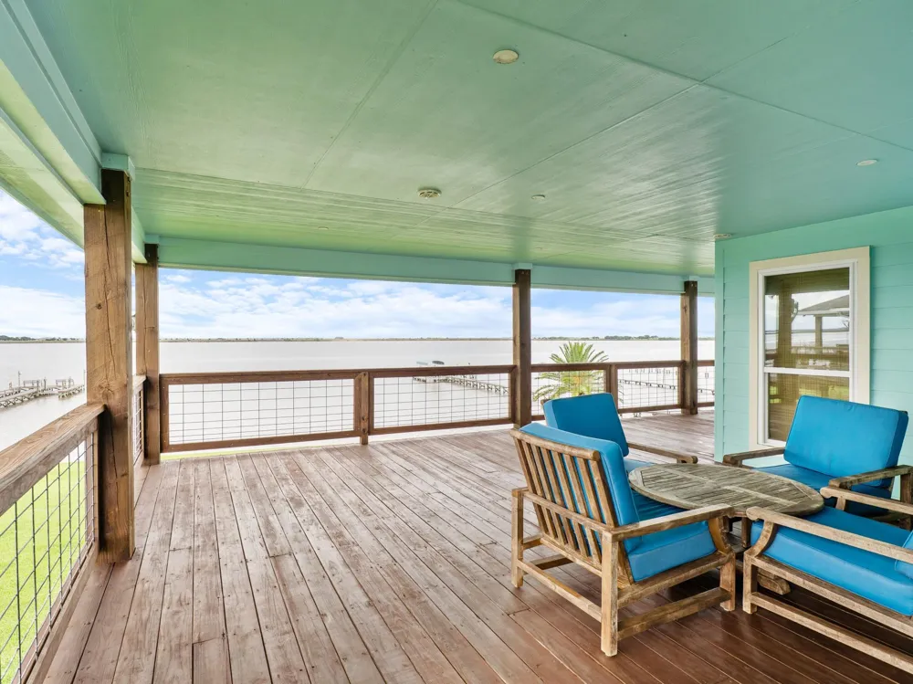 1730 W Bayshore Drive Palacios, TX 77465