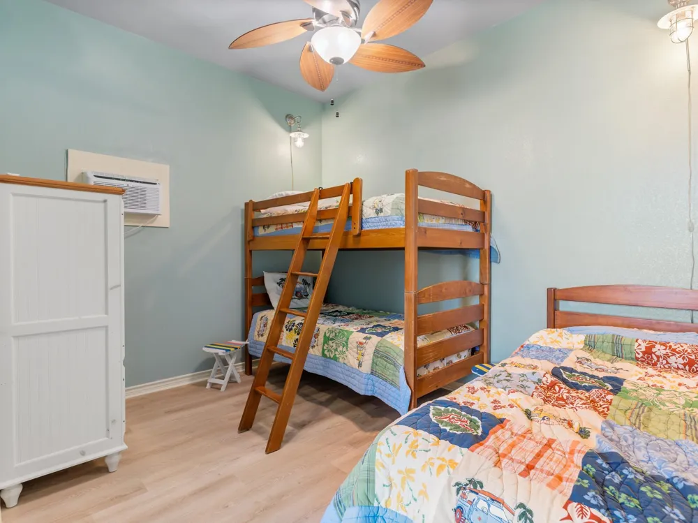 1730 W Bayshore Drive Palacios, TX 77465