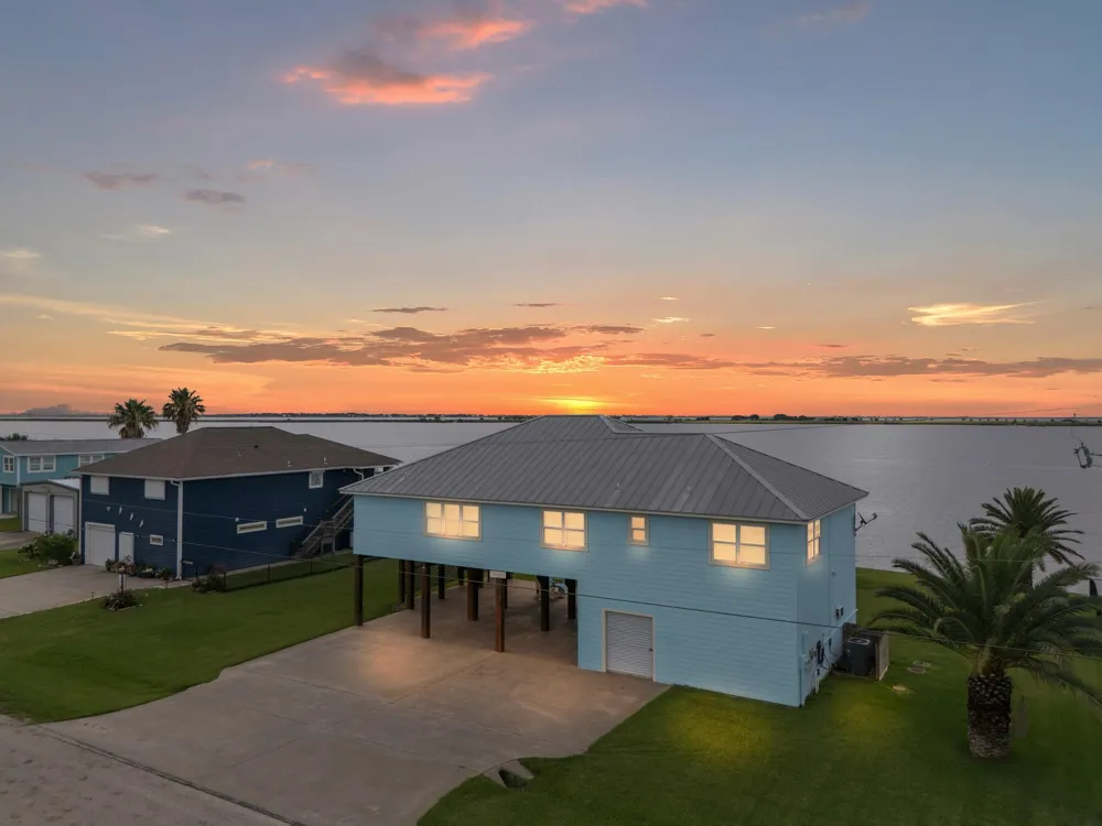 1730 W Bayshore Drive Palacios, TX 77465