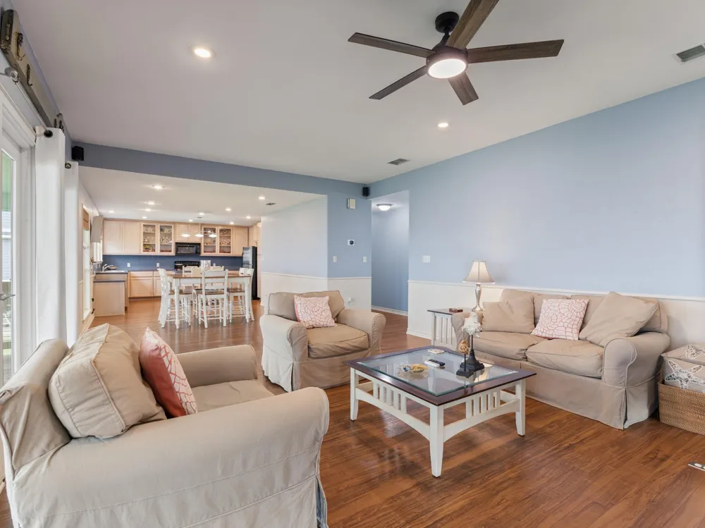 1730 W Bayshore Drive Palacios, TX 77465