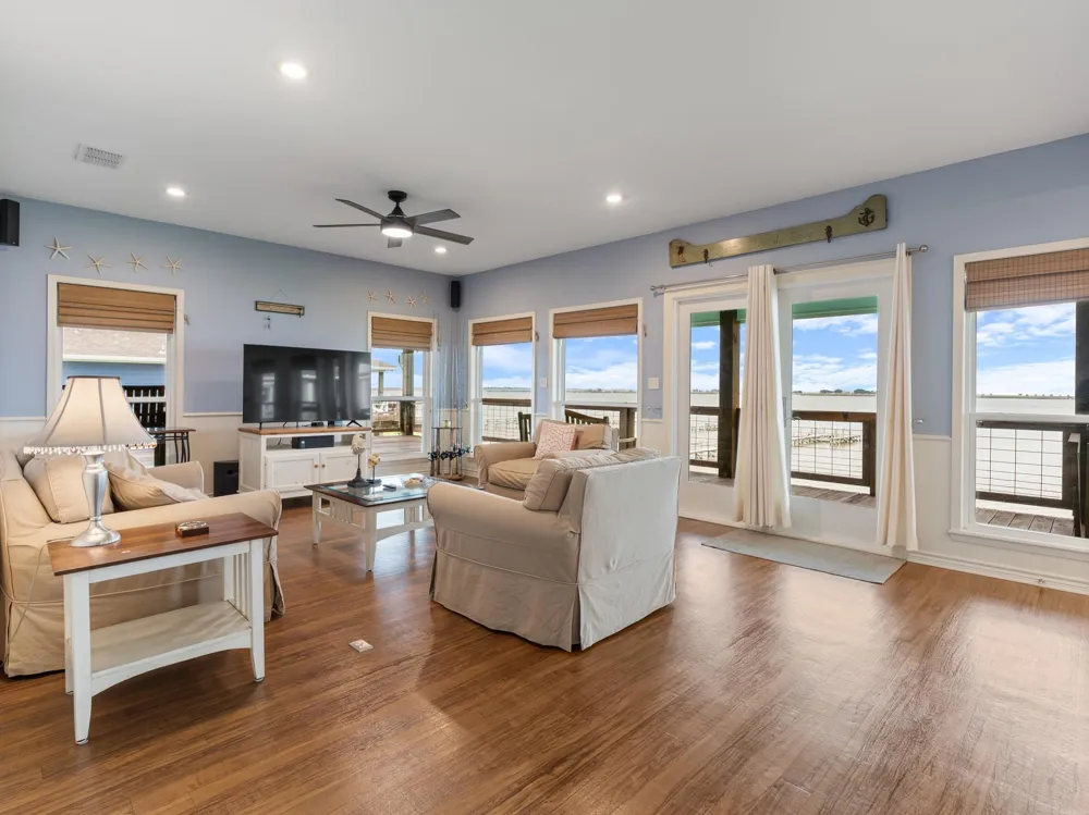 1730 W Bayshore Drive Palacios, TX 77465