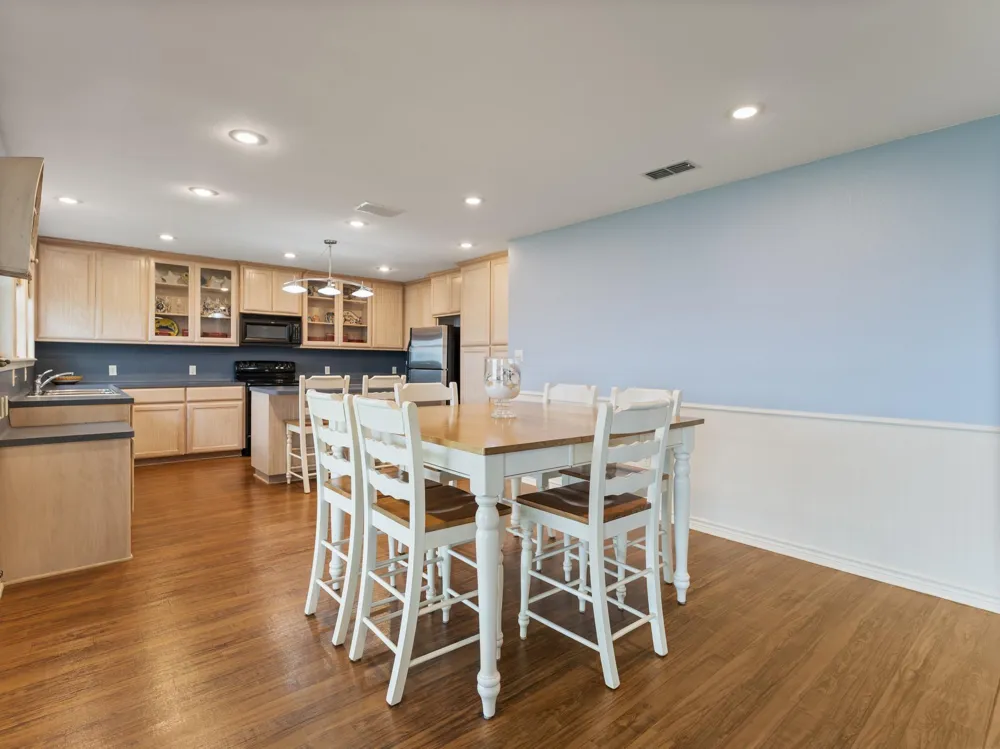 1730 W Bayshore Drive Palacios, TX 77465