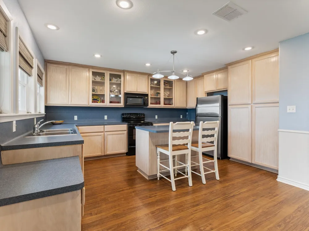 1730 W Bayshore Drive Palacios, TX 77465