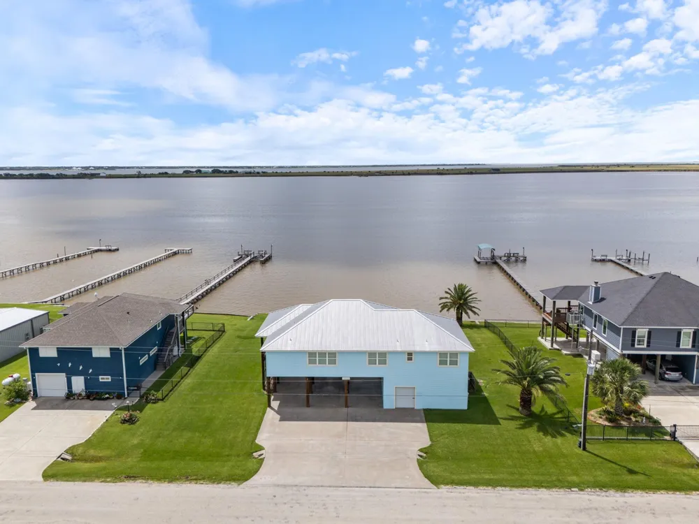 1730 W Bayshore Drive Palacios, TX 77465