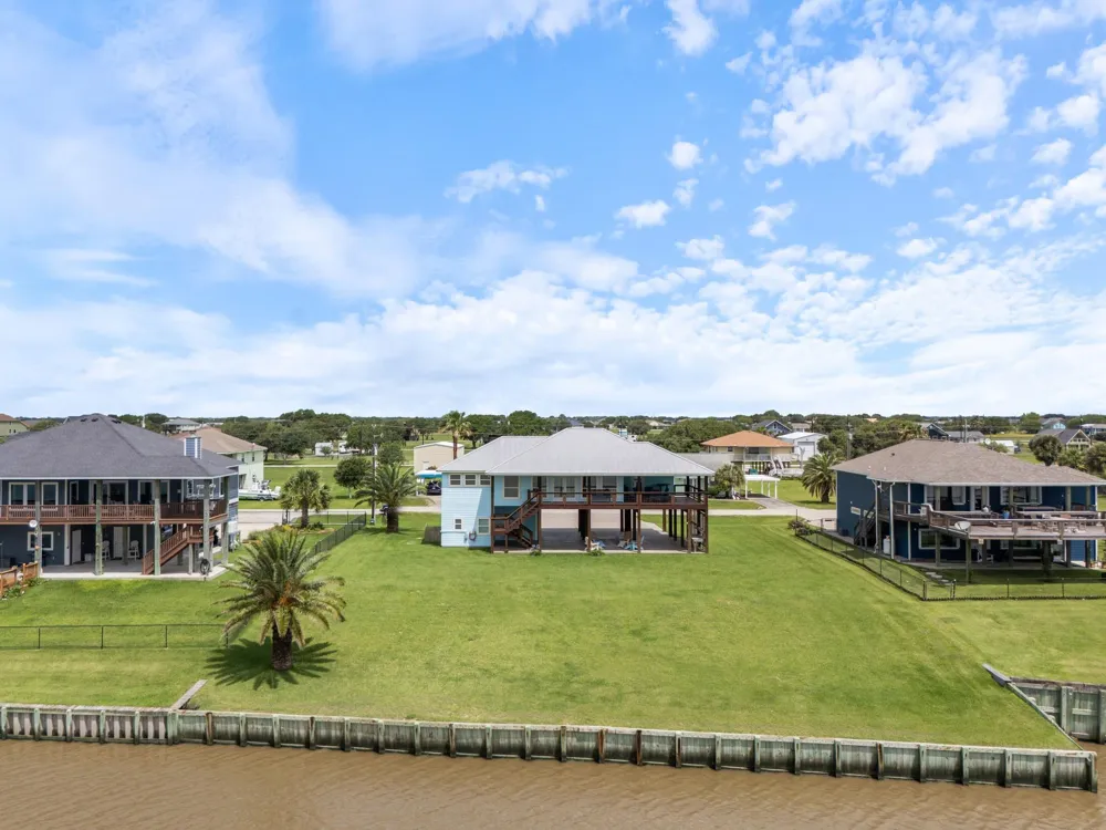 1730 W Bayshore Drive Palacios, TX 77465