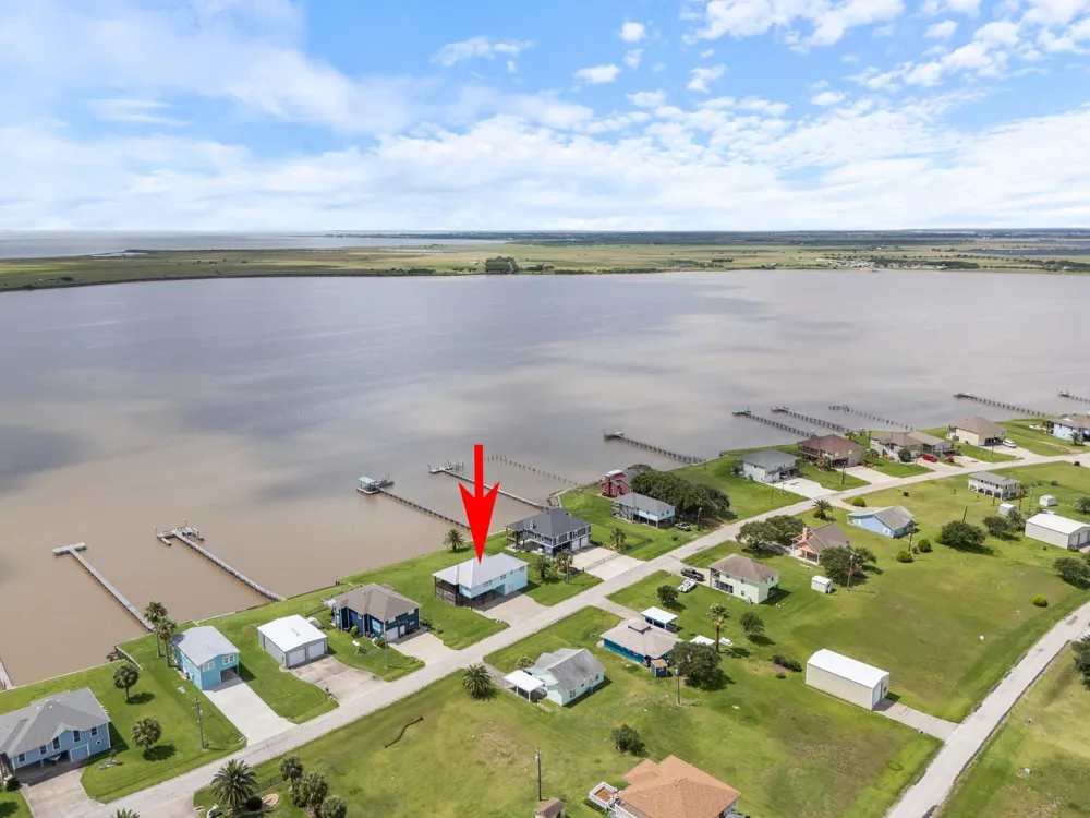 1730 W Bayshore Drive Palacios, TX 77465