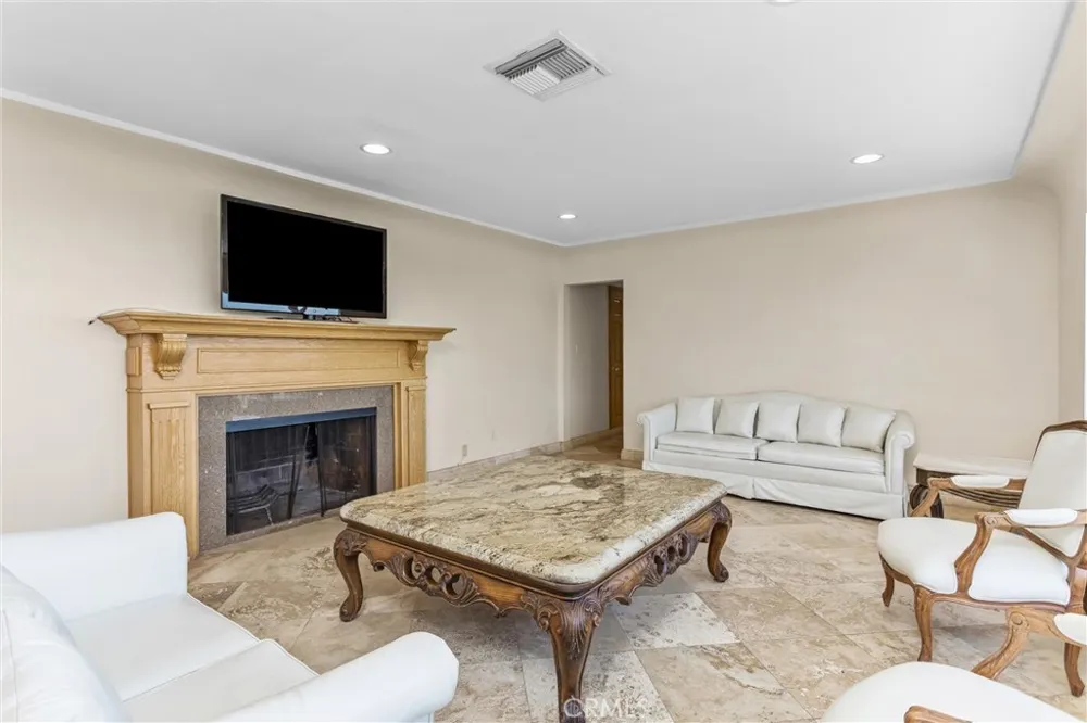 339 Edgerton Drive San Bernardino, CA 92405