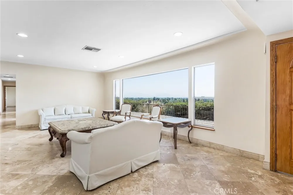 339 Edgerton Drive San Bernardino, CA 92405