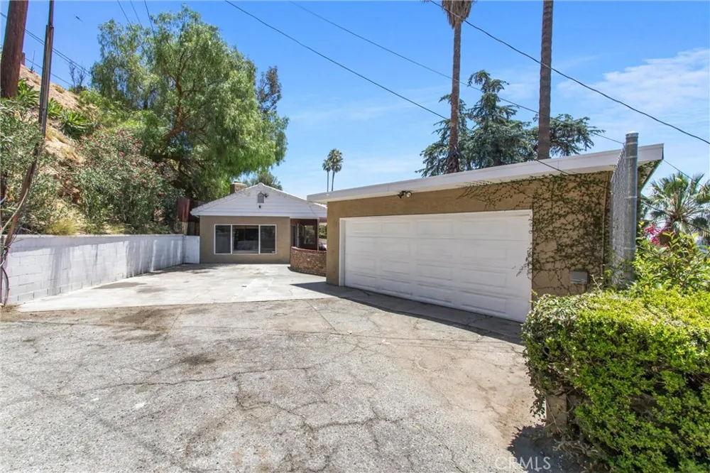 339 Edgerton Drive San Bernardino, CA 92405