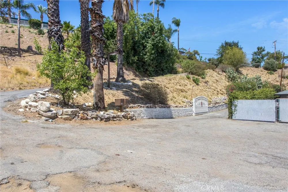 339 Edgerton Drive San Bernardino, CA 92405
