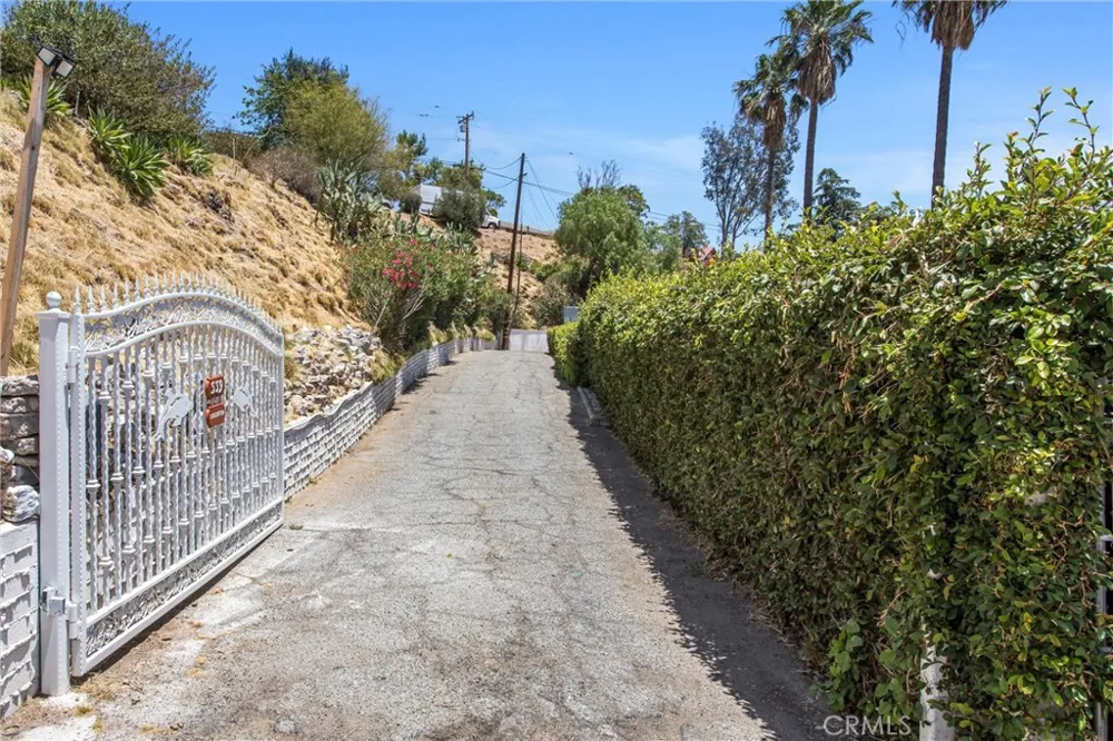 339 Edgerton Drive San Bernardino, CA 92405
