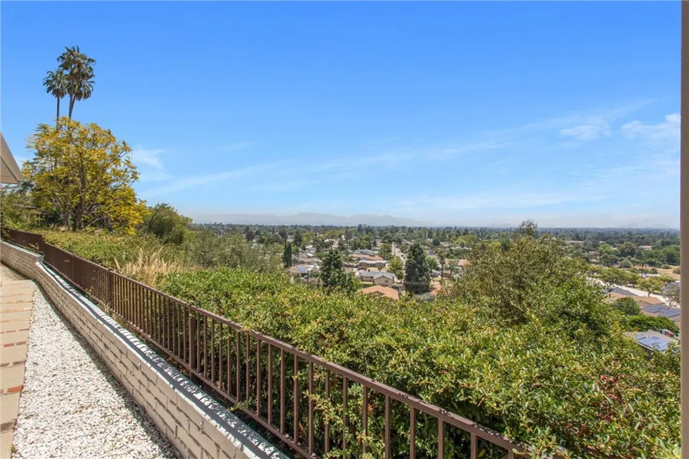 339 Edgerton Drive San Bernardino, CA 92405