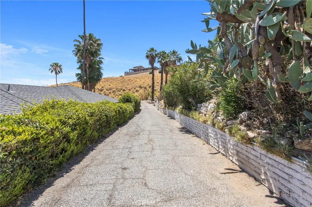 339 Edgerton Drive San Bernardino, CA 92405